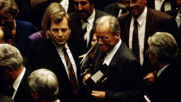 ARCHIV, Bonn, 20.6.1991: Hauptstadtabstimmung im Bundestag: Eberhard Diepgen, Regierende Buergermeister von Berlin, und Willy Brandt (Bild: imago images/Rainer Unkel)