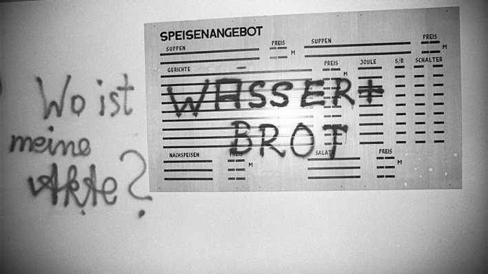 ARCHIV: 19.02.1990, Zentrale der Staatssicherheit der DDR in der Normannenstraße in Berlin (Bild: imago images / Rolf Zöllner) ARCHIV: 19.02.1990, Zentrale der Staatssicherheit der DDR in der Normannenstraße in Berlin (Bild: imago images / Rolf Zöllner)