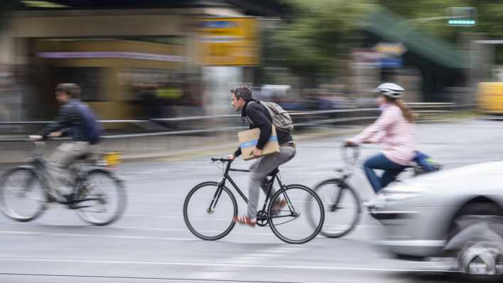Fahrradfahrer unterwegs in Berlin
