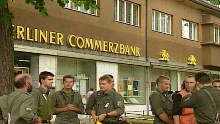 Polizeiaufgebot nach einem Banküberfall in Berlin-Zehlendorf (Bild: rbb Presse & Information)
