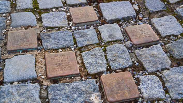 Stolpersteine in Bayern zum Gedenken an den Holocaust.