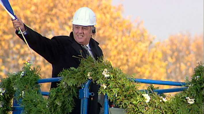 Daniel Barenboim dirigiert den Tanz der Kräne am Potsdamer Platz (Bild: rbb Presse & Information) Daniel Barenboim dirigiert den Tanz der Kräne am Potsdamer Platz (Bild: rbb Presse & Information)