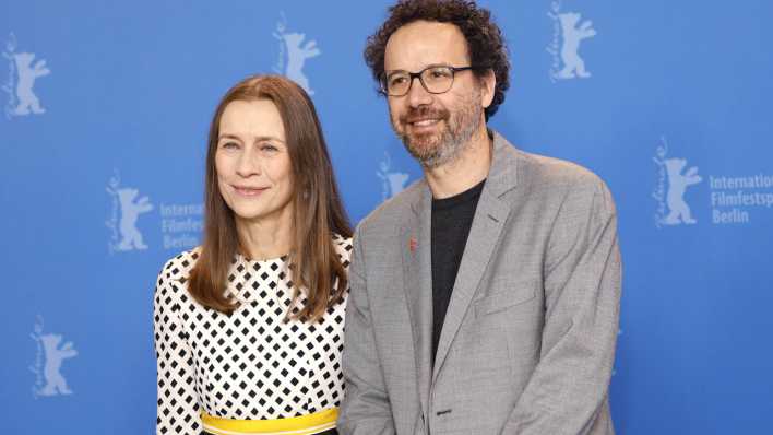 Mariette Rissenbeek und Carlo Chatrian beim Photocall mit den Leitern der Berlinale 2020 / 70. Internationale Filmfestspiele Berlin im Hotel Grand Hyatt.