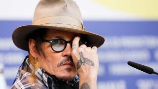 Johnny Depp während der Pressekonferenz zu "Minamata" © AP/Markus Schreiber