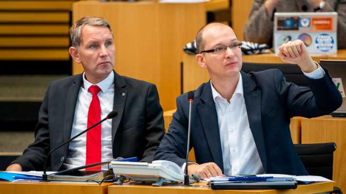Björn Höcke und Stefan Möller (beide AfD) im Thüringer Landtag. (Bild: imago/Jacob Schröter)