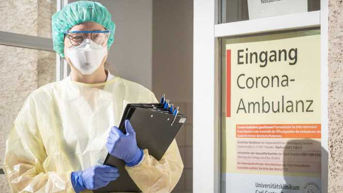 Symbolbild: Krankenpersonal in der Corona-Krise (Bild: imago images/ Ronald Bonss) Symbolbild: Krankenpersonal in der Corona-Krise (Bild: imago images/ Ronald Bonss)
