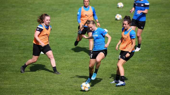 Symbolbild: Frauenfußball-Bundesliga Saison 2019/20 (Bild: dpa/ Carlotta Erler) Symbolbild: Frauenfußball-Bundesliga Saison 2019/20 (Bild: dpa/ Carlotta Erler)