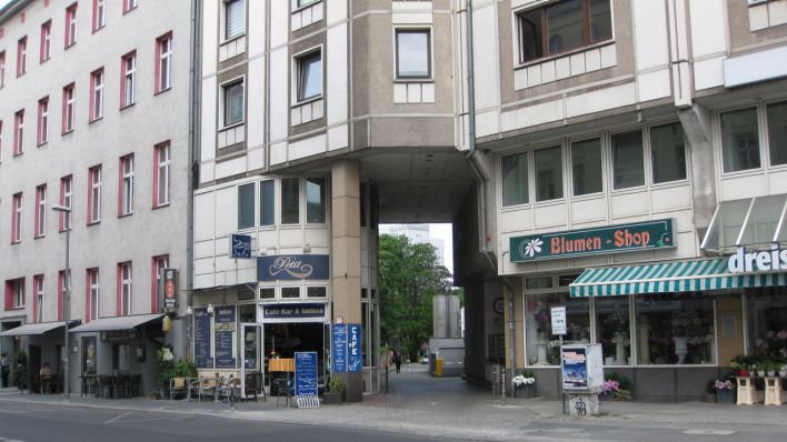 Zugang von der Reinhardtstraße zum Campus