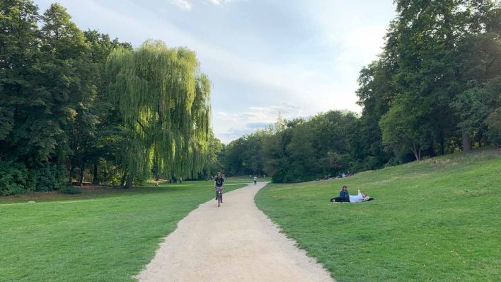 Radfahrer im Volkspark Wilmersdorf (Bild: Tabea Schoser/rbb)