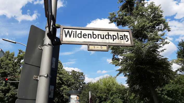 Straßenschild Wildenbruchplatz Straßenschild Wildenbruchplatz