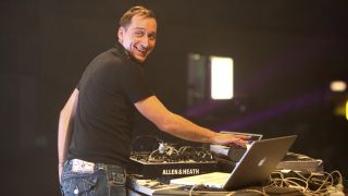 Techno-DJ Paul van Dyk an den Turntables (Bild: picture alliance / imageBROKER)