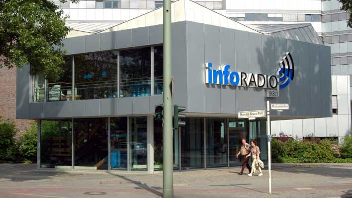 Archivbild: Sendezentrum von Inforadio an der Masurenallee Ecke Theodor-Heuss-Platz in Berlin von außen im Jahr 2004 (Bild: imago images / Schöning)