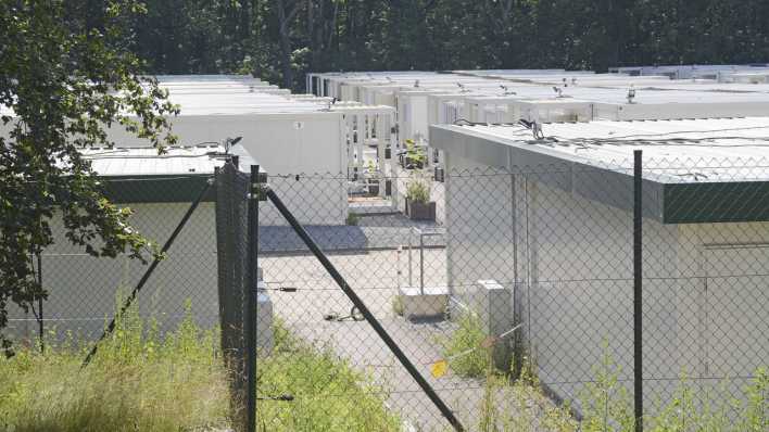 Die temporäre Unterkunft für Geflüchtete auf dem Gelände der ehemalgen Karl Bonhöffer Nervenklinik in Berlin-Reinickendorf. (Bild: imago-images / Berdn Friedel)