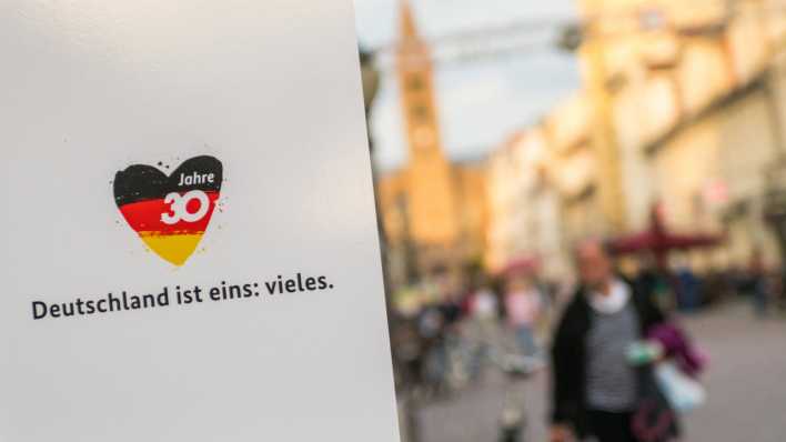Potsdam, Schild zum Tag der Deutschen Einheit Deutschland, Potsdam Potsdam, Schild zum Tag der Deutschen Einheit Deutschland, Potsdam