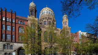 Die Neue Synagoge an der Oranienburger Straße in Berlin-Mitte wurde nach Restaurierungen 1995 wiedereröffnet (Bild: picture alliance / SULUPRESS.DE)