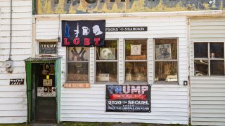 Pennsylvania: Geschäft mit Pro-Trump-Schildern (Bild: imago images/Pacific Press Agency)