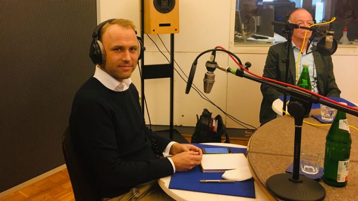 Sebastian Czaja, FDP-Fraktionschef im Berliner Abgeordnetenhaus im Studio für das Inforadio-Forum (Bild: rbb/ Begzada Kilian)