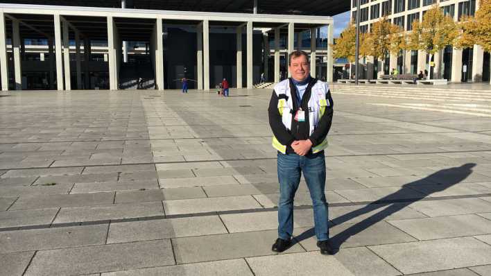 Jens Charchulla ist Koordiantor der Flughafensicherheit. Jens Charchulla ist Koordiantor der Flughafensicherheit.