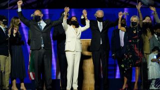 US-WAhl 2020: Kamala Harris und Joe Biden und Lebenspartner (Bild: dpa/ Andrew Harnik)