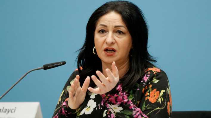 Die Senatorin für Gesundheit, Pflege und Gleichstellung Dilek Kalayci (SPD) spricht nach der Sitzung des Senats zu Journalisten.