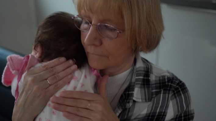 Kurzzeit-Pflegemutter Elke Baumann mit ihrem 84. Pflegekind