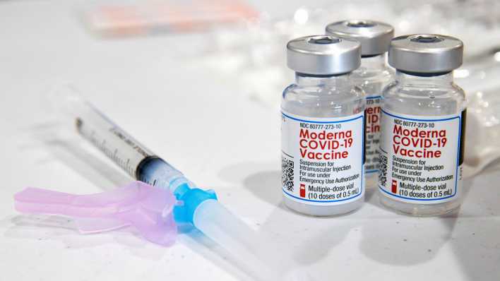Impfdosen des Corona-Vaccines von Moderna (Bild: Christopher Dolan/The Times-Tribune via AP)