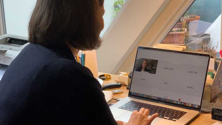Deutsch-Lehrerin Angelika Thäle im Fernunterricht Deutsch-Lehrerin Angelika Thäle im Fernunterricht