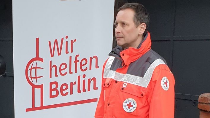 Markus Nisch vor dem Impfzentrum Arena