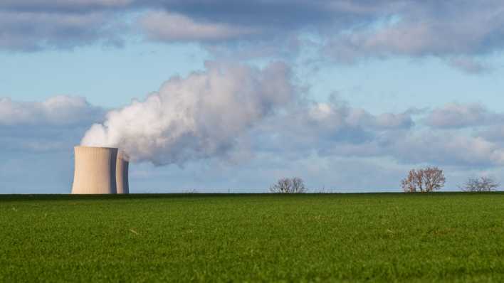 Ein Atomkraftwerk. (Bild: picture alliance/dpa | Julian Stratenschulte)