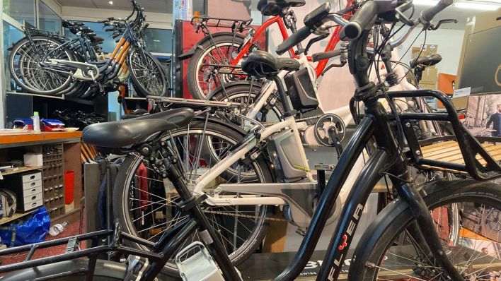 Auswahl an E-Bikes in verschiedenen Größen (Bild: rbb/ Markus Streim)