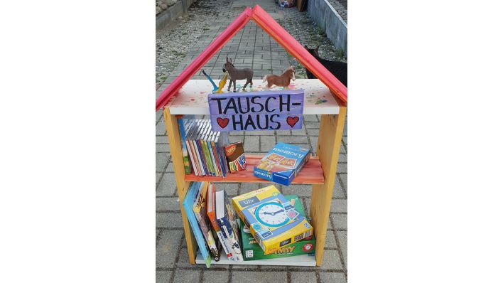 Ein "Tauschhaus" aus alten Brettern (Bild: privat)