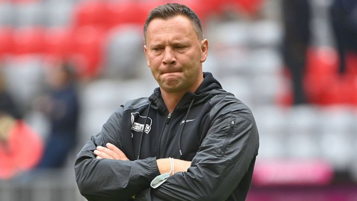 Pal Dardai schuat frustriert nach dem 0:5 von Hertha BSC gegen Bayern München (Foto: imago images / Sven Simon)