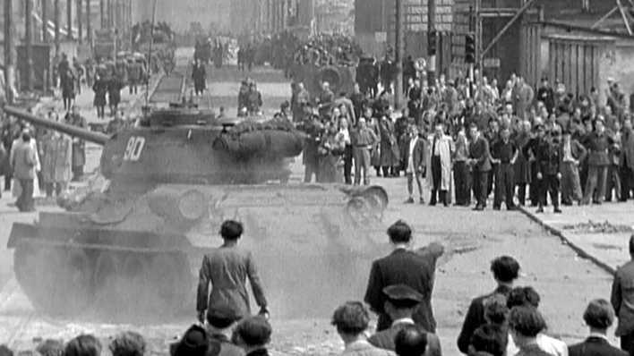 1953, Panzer in Berlin - Während West-Berlin auf dem Weg ins Wirtschaftswunder ist, kämpfen die Menschen im Osten für Veränderung (Bild: rbb Presse & Information)