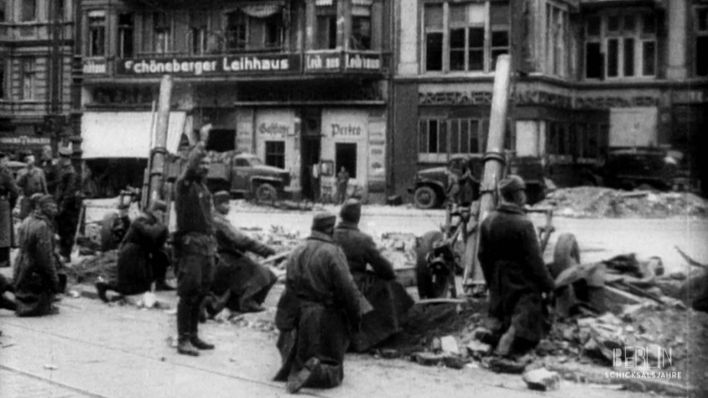 Artillerie vor einem Schöneberger Leihhaus (Bild: rbb Presse & Information)