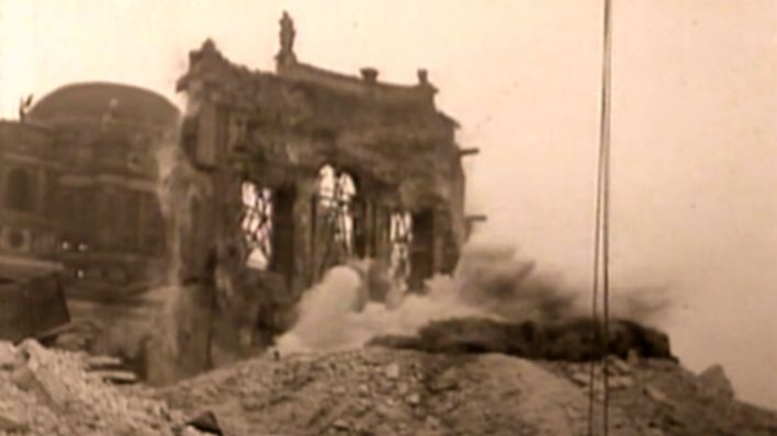 Berlin, 1950: Sprengung eines Portals des Berliner Stadtschlosses (Bild: rbb Presse & Information)