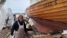 Fritz Rietz mit Holzboot (Bild: rbb24 INFOradio/Karsten Zummack)