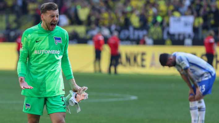 Hertha-Torhüter Marcel Lotka frustriert nach der Niederlage in Dortmund