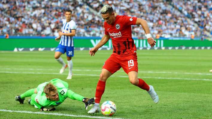 Vermeintliches Foul von Oliver Christensen (Hertha BSC) an Rafael Borré (Frankfurt)