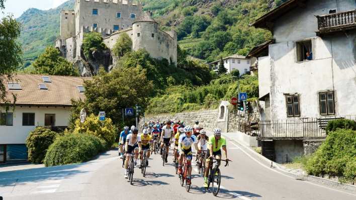 Radfahrer beim Giro delle dolomiti in Südtirol
