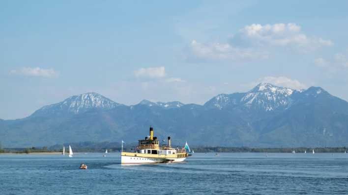 Ein Dampfer auf dem Chiemsee (imago images / Panthermedia)