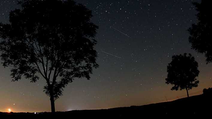 Kosmischer Staub verglüht am Himmel - Sternschnuppen der Perseiden (Bild: picture alliance/dpa)