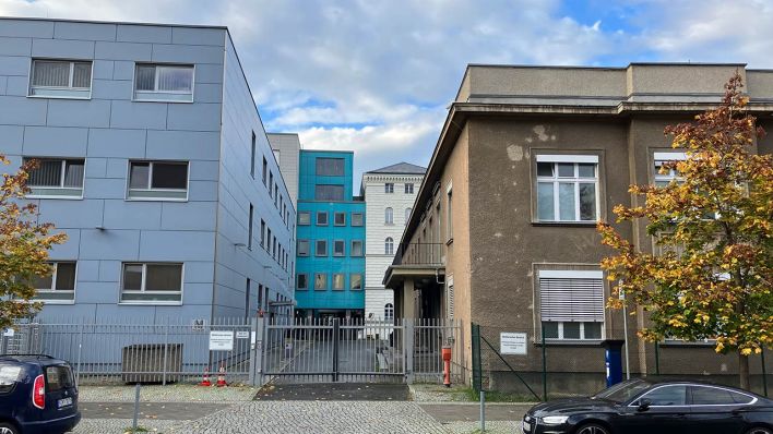 Bauten des Berliner Bundeswehrkrankenhauses aus unterschiedlichen Epochen