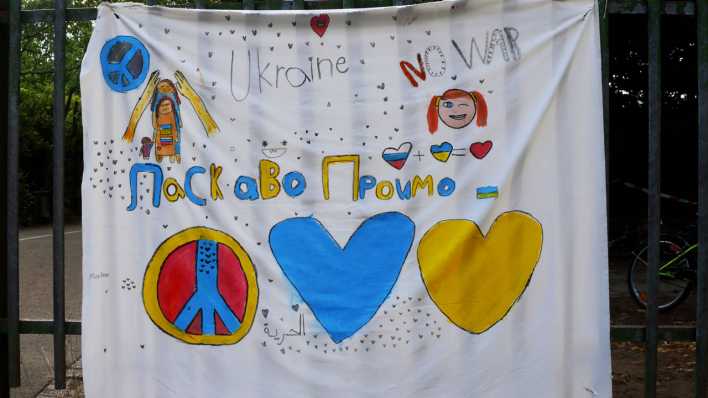 Transparent "No War", Farben der Ukraine, Peace-Zeichen