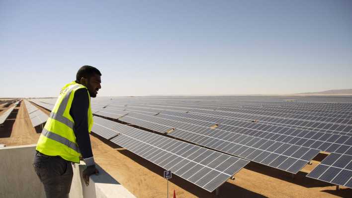 Solarpark Benban, Photovoltaik-Freiflaechenanlage in der aegytischen Wueste bei Aswan