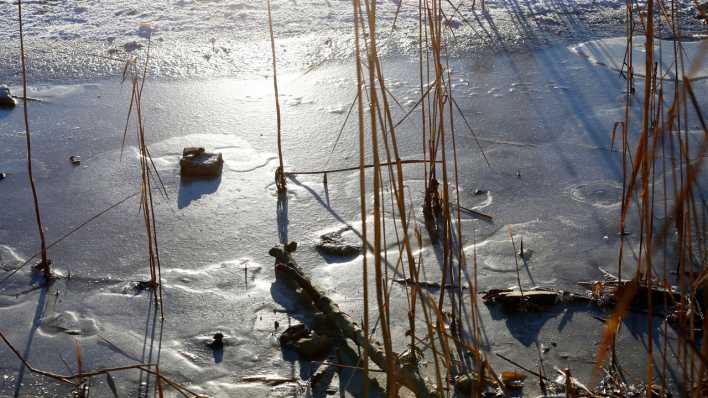 Eis auf einem See in Brandenburg