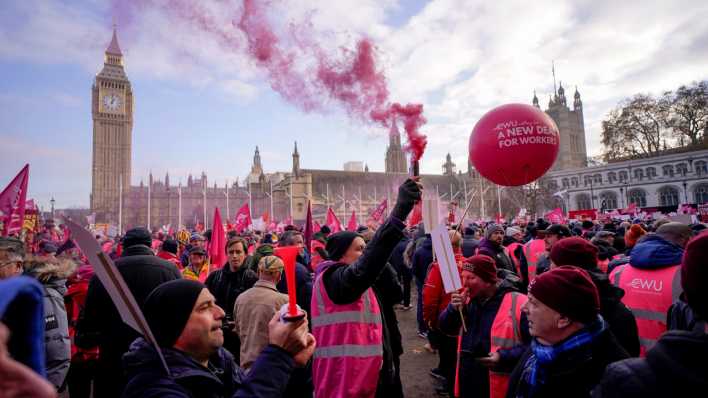 Beschäftigte der Royal Mail streiken in London