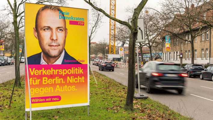 Wahlplakat der FDP mit Sebastian Czaja zur Wiederholung der Wahl in Berlin.