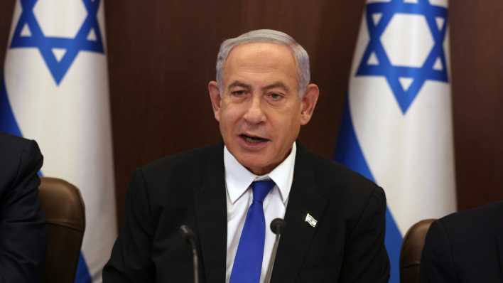 Benjamin Netanjahu, Premierminister von Israel, spricht während einer wöchentlichen Kabinettssitzung im Büro des Premierministers (Bild: dpa)