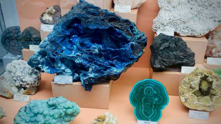 Malachit und Azurit in der Mineralogischen Sammlung der TU