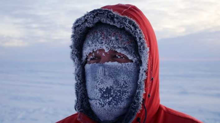 Der Polarmediziner Tim Heitland in der antarktischen Kälte